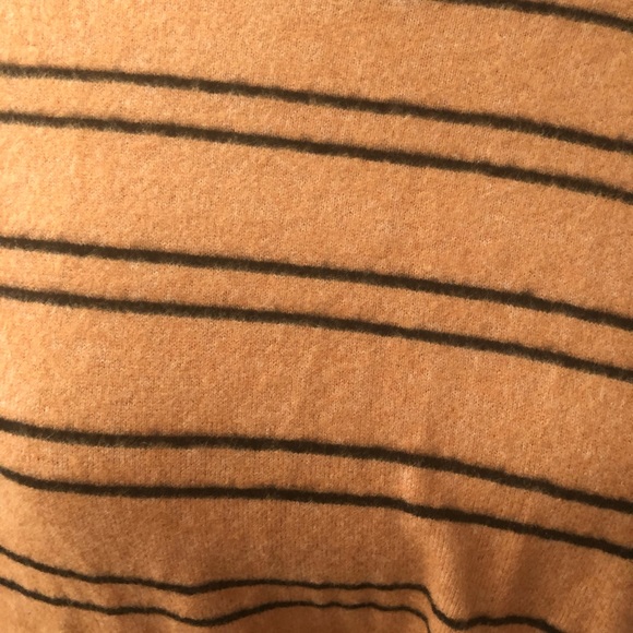 **CLEARANCE** Cotton Blue NWOT XL Long-sleeve light sweater - Picture 2 of 4